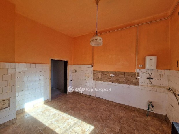 Karcagi elad� 85 nm-es h�z