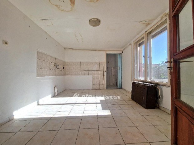 Karcagi elad� 85 nm-es h�z