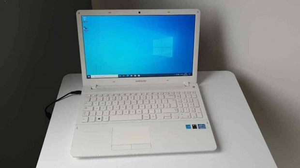 Karcmentes Laptop+töltő. Kam, HDMI, Win 10, Ingyen szállitas