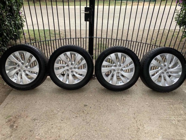 Karcmentes Suzuki S-Cross Vitara 17col 215/55r17 szinte új gumikkal