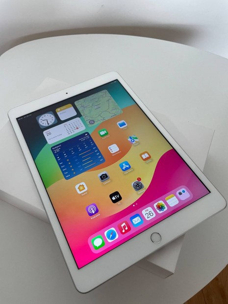 Karcmentes ipad 8th Gen 64GB Silver