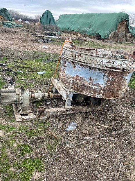 Kard�nos/380 w betonkever�