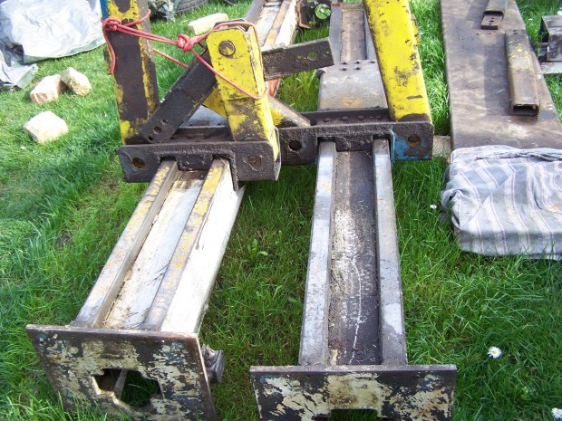 Kard�nos cs�pos emel� elad�