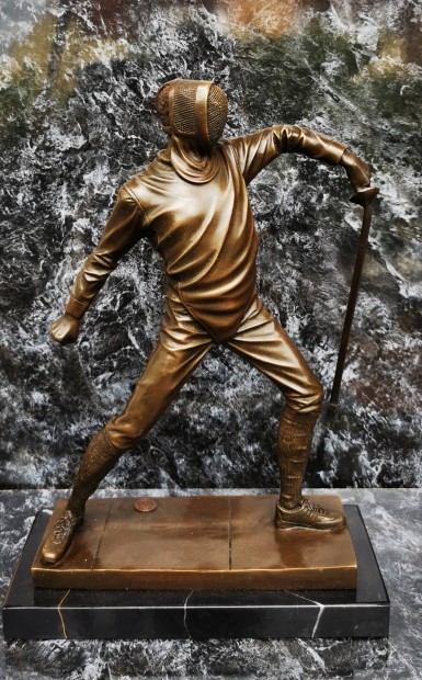 Kardvv - bronz szobor