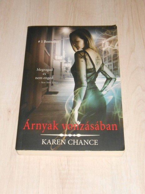 Karen Chance: rnyak vonzsban