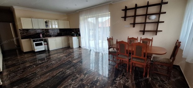 Karoson 3 szob�s csal�di h�z  elad�!