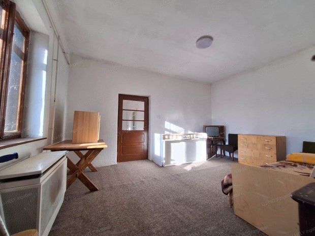 Karoson 3 szob�s paraszth�z elad�!