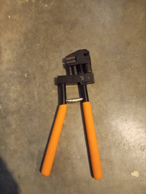 Karossz�ria peremezo fog� 