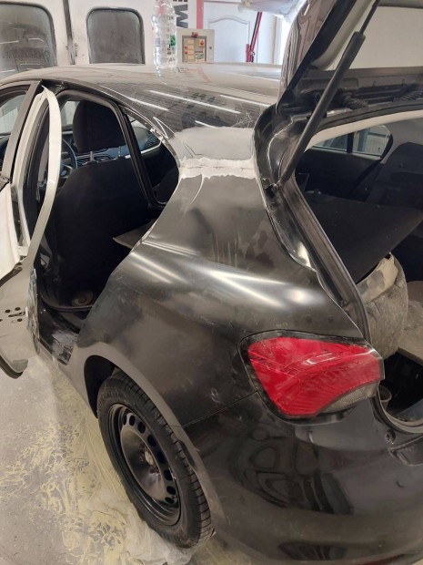 Karossz�rialakatos munkalehet�s�g