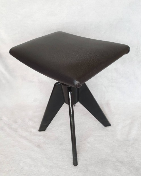 Krpitozott lakkfekete thonet zongoraszk