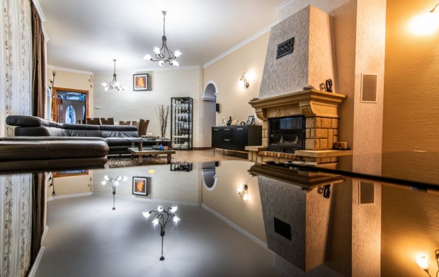 Kartal, Orgona utca, 226 m2-es, csal�di h�z, 8 szob�s, kiv�l� �llapot�