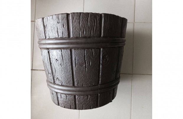 Kaspó dézsa (30cm átmérő)1800 Ft XVII