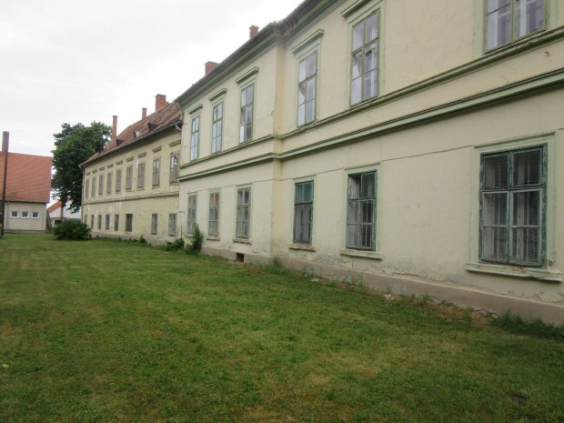 Kastély, termálfürdők közelében