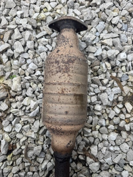 Kati kataliz�tor elad� 