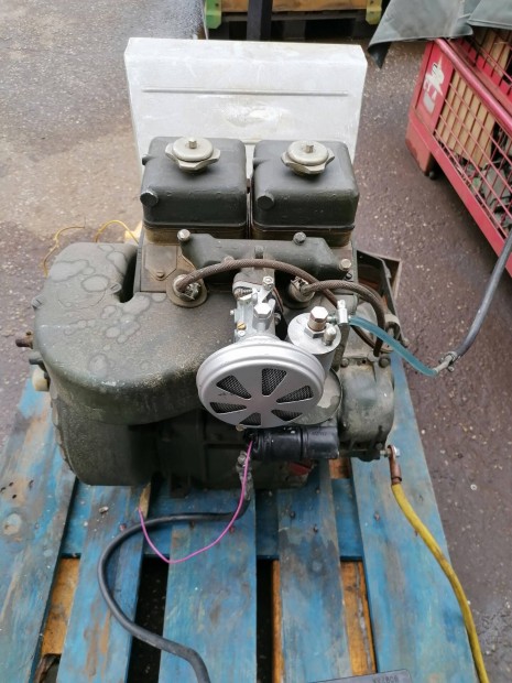 Katonai agreg�tor motor 