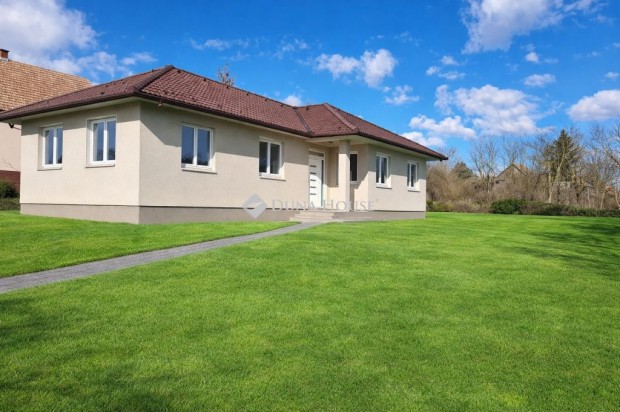 K�vai elad� 111 nm-es h�z