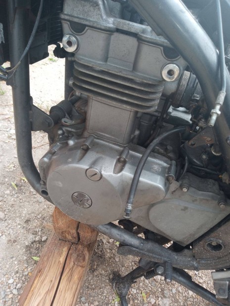 Kavasaki ER5 alkatr�sz , motorblokk