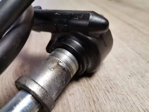 Kawasaki ER5 03' első tengely kompletten 2530