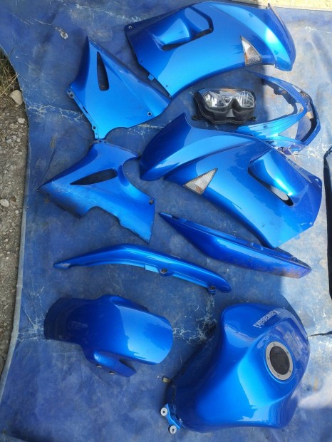 Kawasaki ER6 alkatrész 06 - 08 , tank