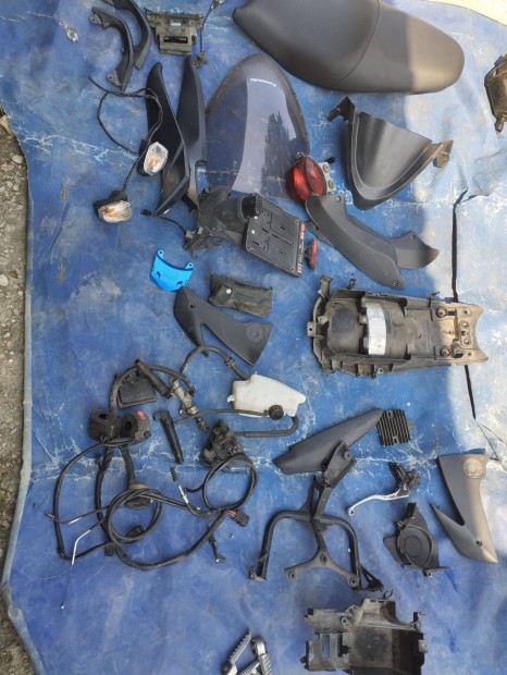 Kawasaki ER6 alkatrész 06 - 08 , tank