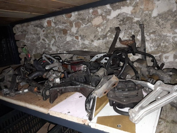 Kawasaki Gpx 250 alkatr�sz