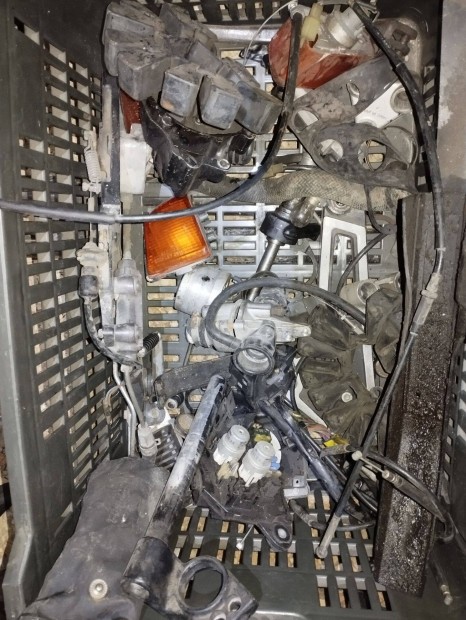 Kawasaki Gpz 1000 RX alkatrsz