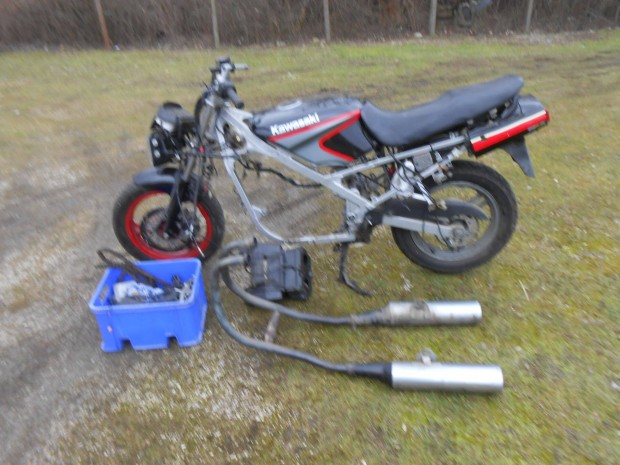 Kawasaki Gpz 500 A,Osztrák papiros csupasz főváz eladó