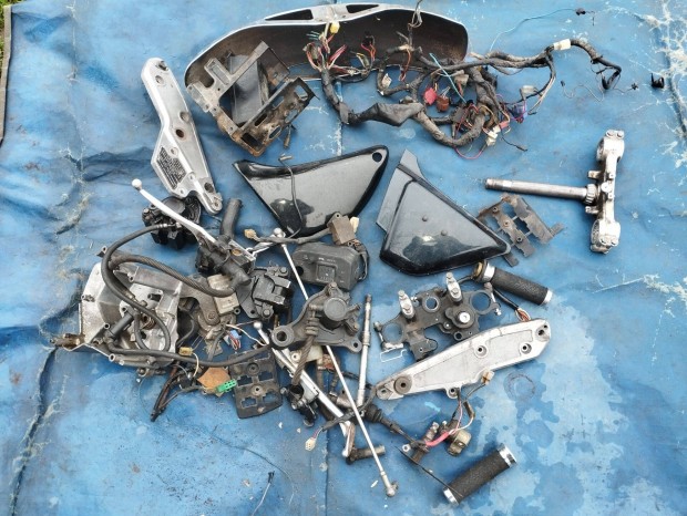 Kawasaki LTD 1000 alkatr�sz els� s�rv�d�