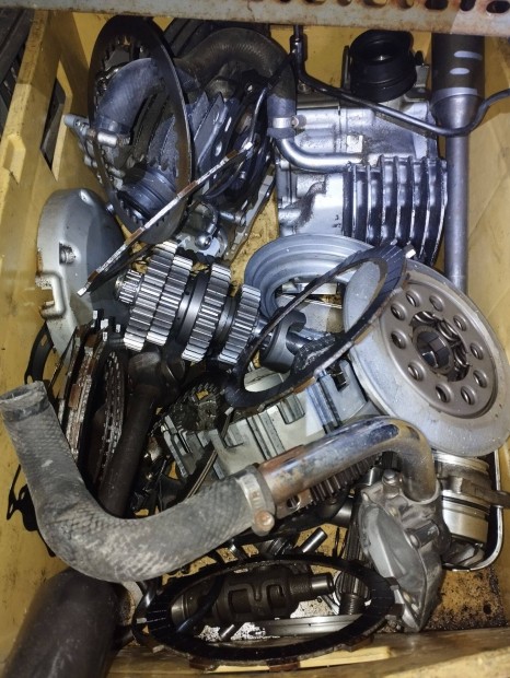 Kawasaki VN 15 alkatr�sz v�lt�