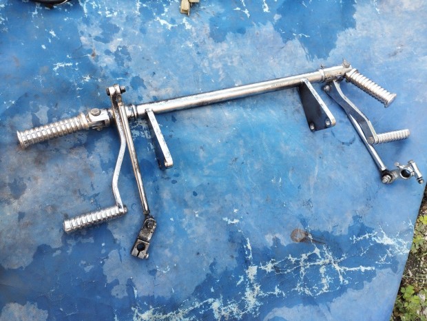 Kawasaki VN 750 el�re tolt l�btart�