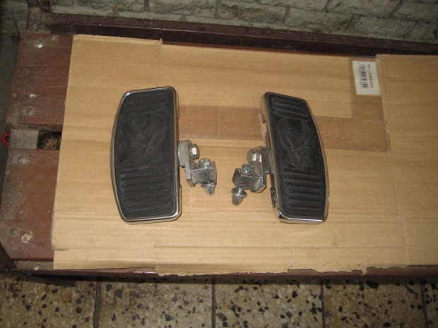 Kawasaki VN 800 utas lábtartók