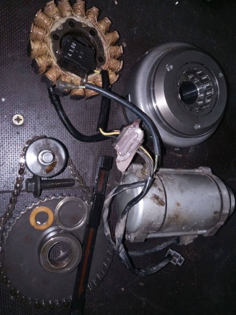 Kawasaki W 250 Esterella alkatr�sz