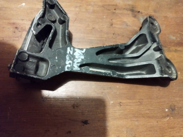 Kawasaki Z650 bal hátsó lábtartó konzol