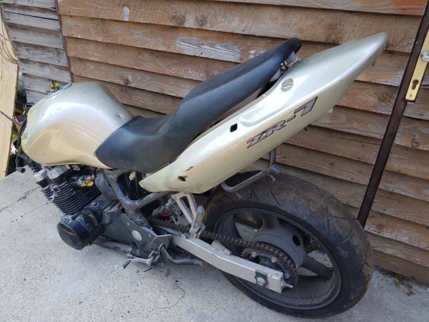 Kawasaki ZR7 bontott alkatrszek