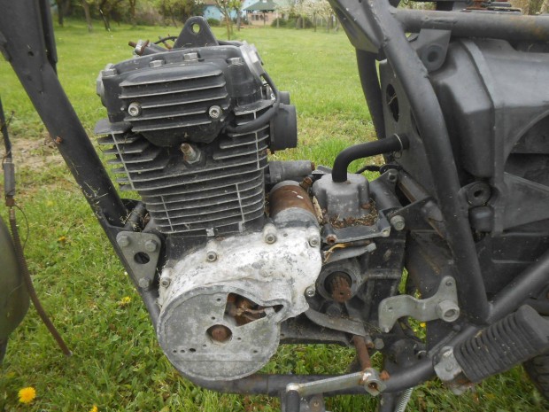 Kawasaki Z 250-es alkatrészek,csak egyben,nagyon olcsón eladók