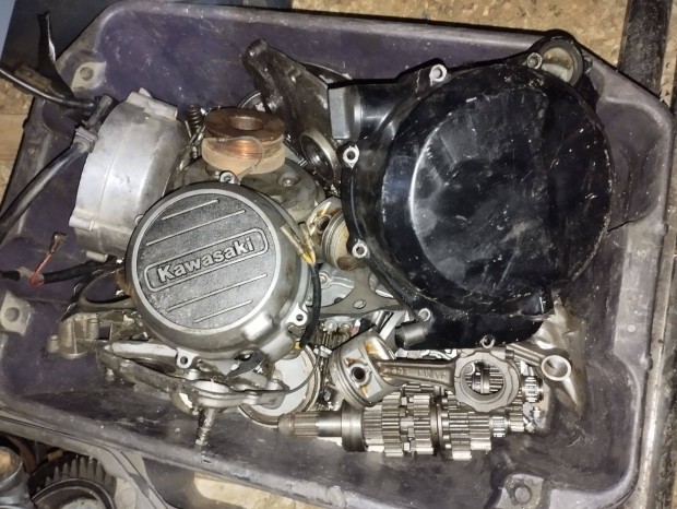 Kawasaki Z 650 blokk alkatrészek