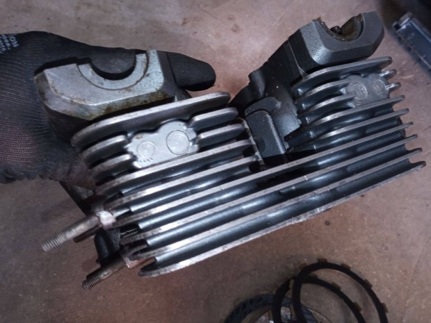 Kawasaki Zephyr 400 blokk alkatr�sz