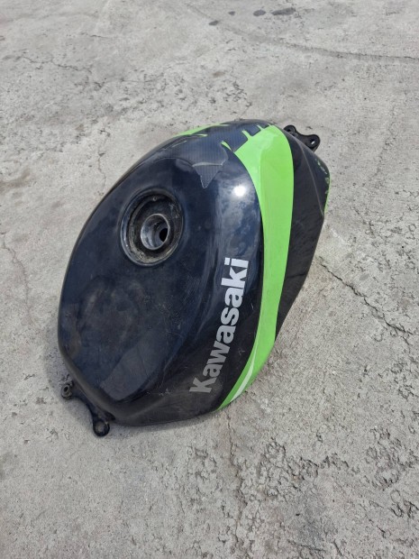 Kawasaki Zx6R 97-01 üzemanyag tank