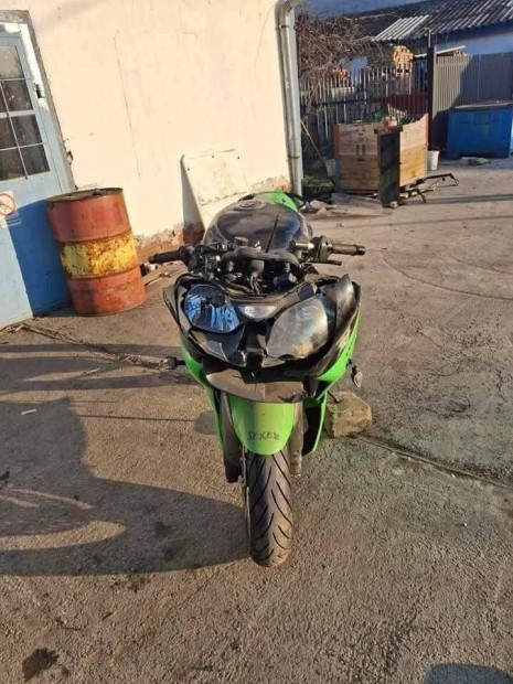 Kawasaki Zx6R bontott alkatrszek