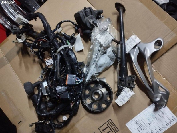 Kawasaki Zx 10 marad�k alkatr�sz 06-07