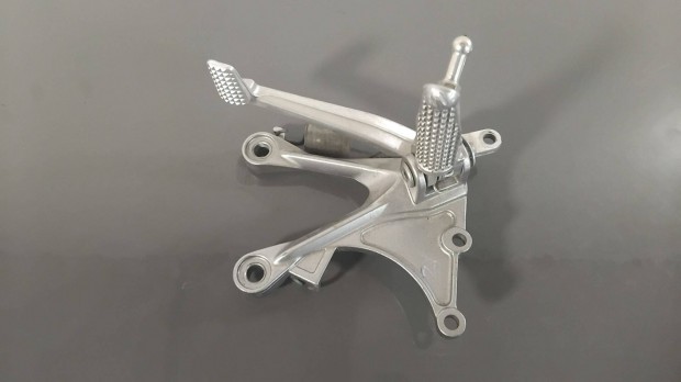 Kawasaki Zx 636 '06 Jobb oldali lábtartó konzol