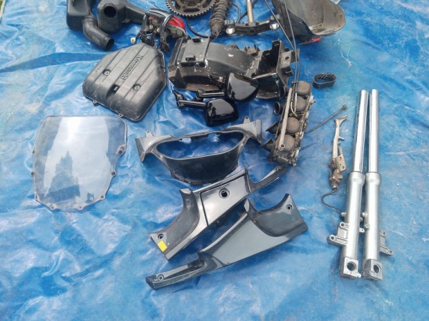 Kawasaki Zzr 600 E alkatr�sz