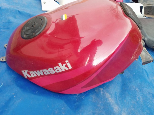 Kawasaki Zzr 600 alkatrész , tank