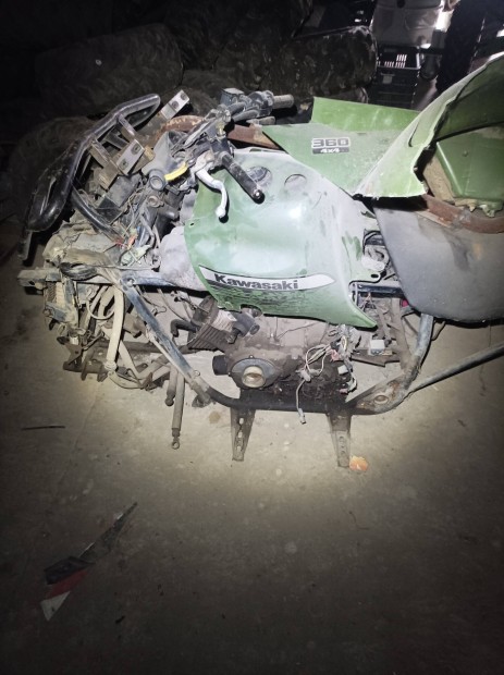 Kawasaki kvf 360 4x4 quad alkatr�szek egyben marad�k 