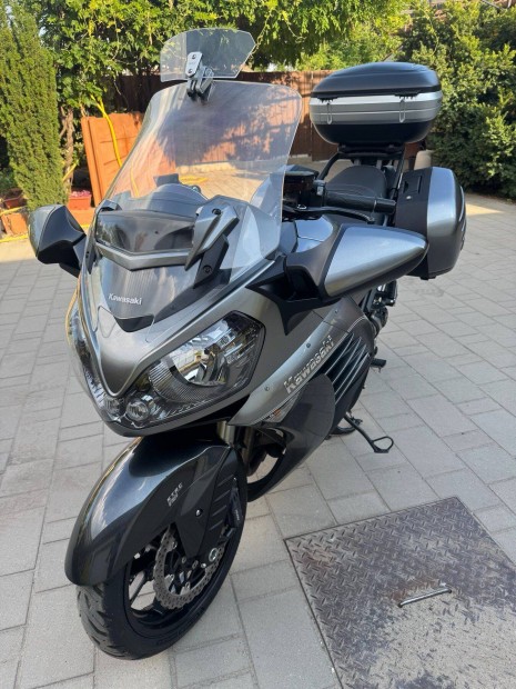 Kawasaki motor elad