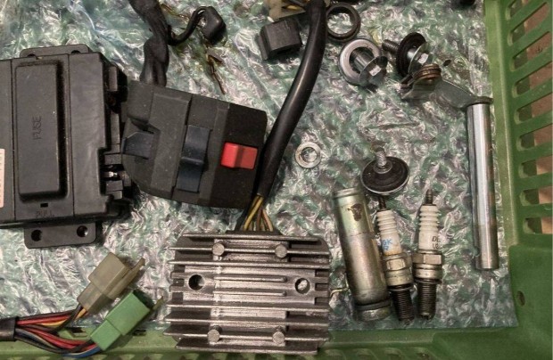 Kawasaki motorblokk r�szek, �s egy�b alkatr�szek elad�k