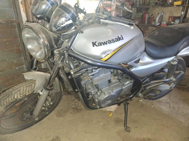 Kawasaki r5 kiválo motoral magyar papiros kedvezö áron