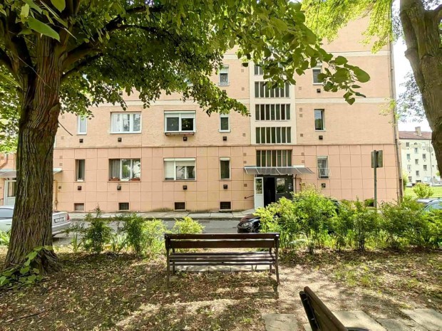 Kazincbarcika Béke tér 57 m, 2+1 félszobás (hálófülkés) Erkélyes lakás