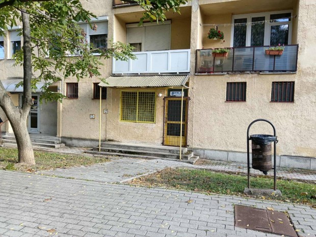 Kazincbarcika belv�rosi �zlethelyis�g elad�