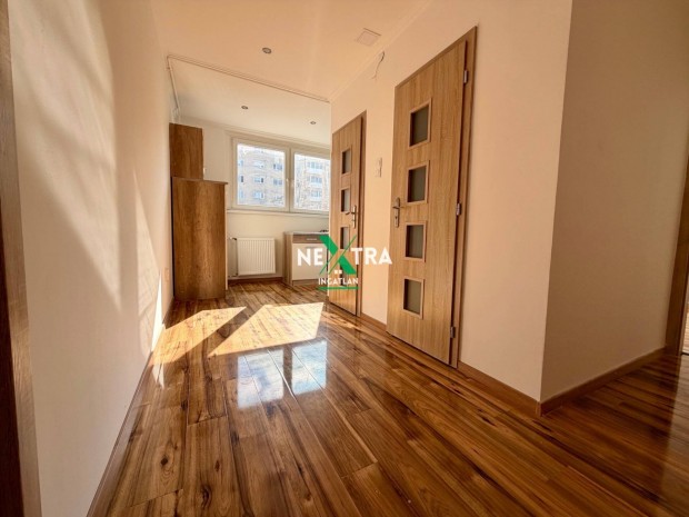 Kazincbarcik�n elad� egy napf�nyes panel lak�s